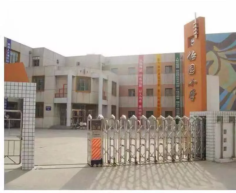 在為選什么款式的課桌椅發(fā)愁？看廣州怡園小學(xué)的